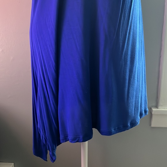 Cable & Gage beautiful bright blue 1/2 shoulder top size med nwot - Picture 5 of 5